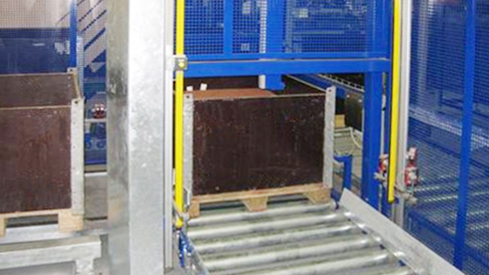 Application picture for automatic de-palletising